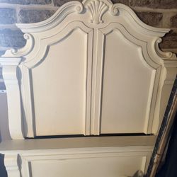 Twin Victorian Bed With Boxspring And Mattress