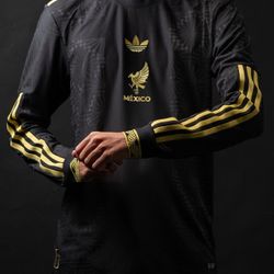 Soccer jersey Mexico  black jersey long sleeve 2025 🇲🇽 player version  and fan version Mexico de oro adults playera Negra fan version versión small 