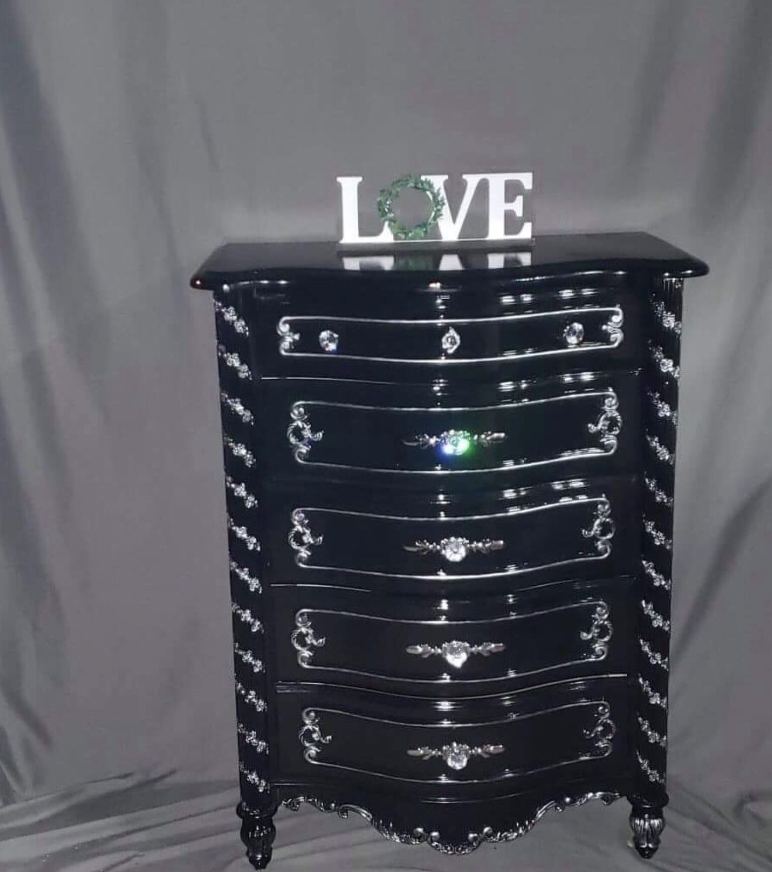 Five Pieces Dresser Set Black And Silver Set Including Two Dressers,nightstands And Big Mirror Set Has Been Refurbished 