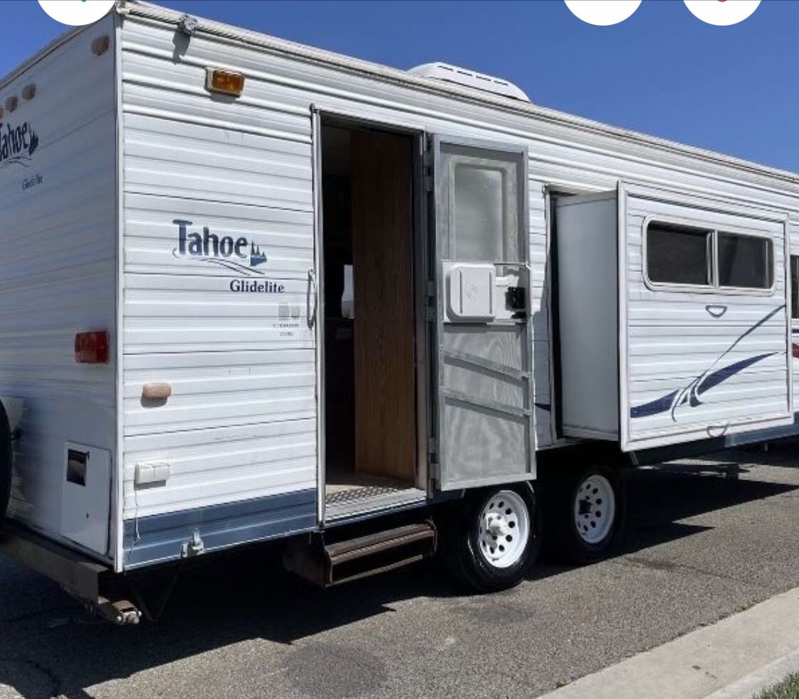 2003 Tahoe by Thor Travel Trailer (23 feet)