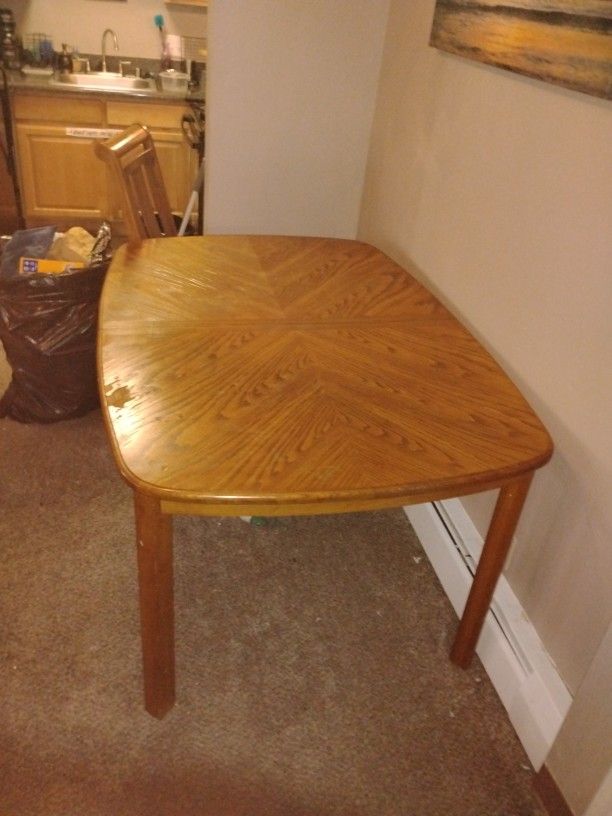 Dinner Table w/ Extension Leaf & 4 Chairs