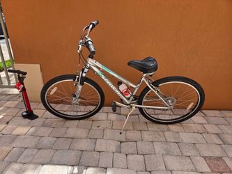 21 Speed 26" Woman's Schwinn Ranger Bike.