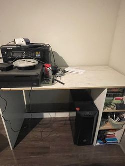 Computer desk with built in bookshelf