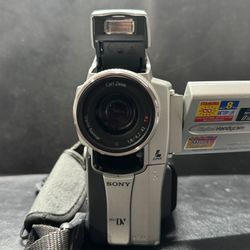 Sony Handycam DCR-PC110 Digital Video Camera Recorder Handheld