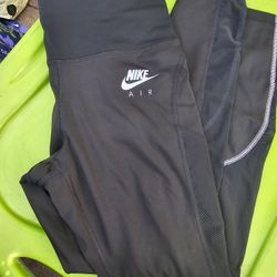 Nike Leggi