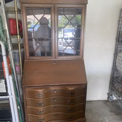 Vintage Dresser  Key included 