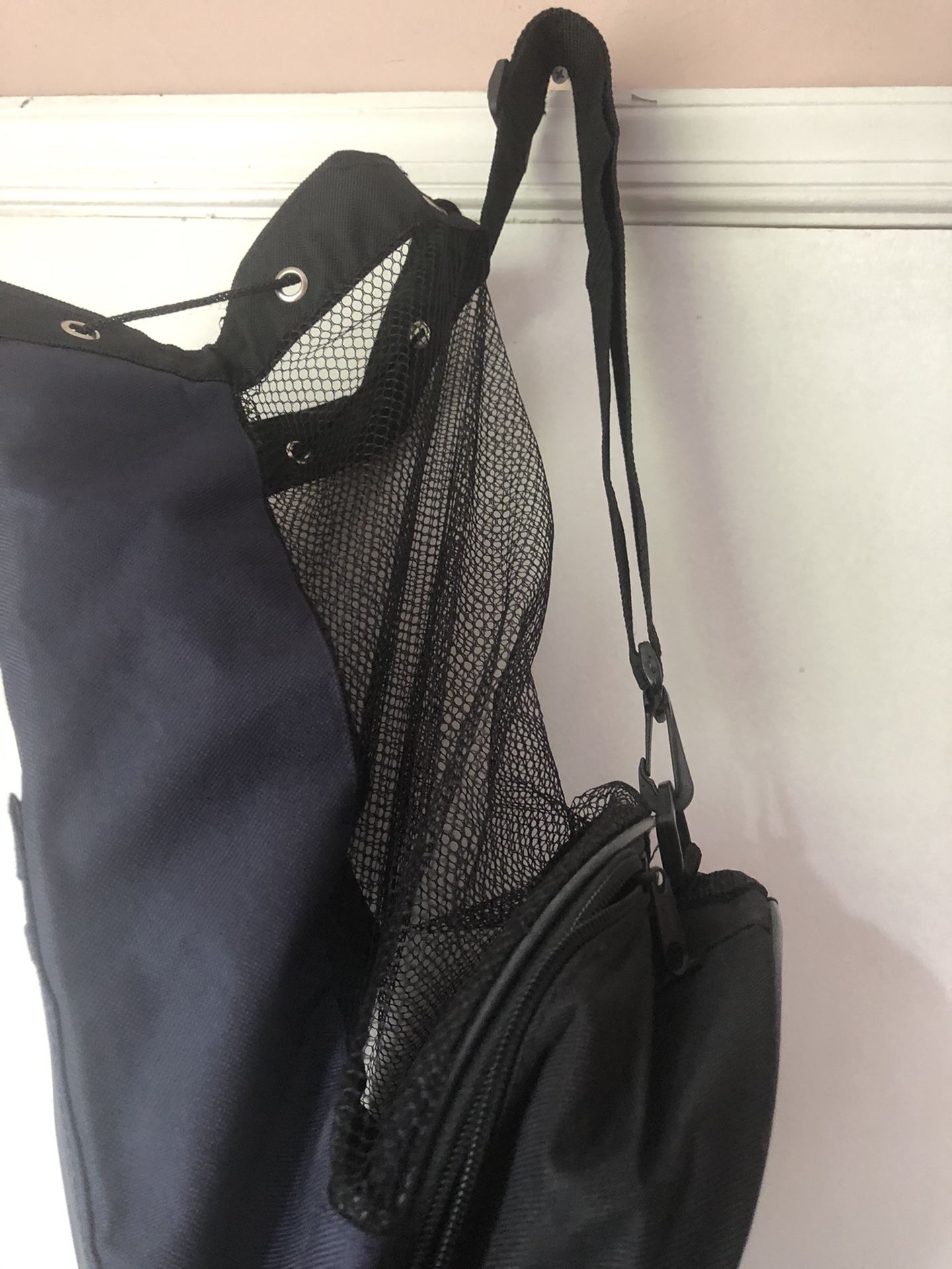 6-can cooler/pack with drawstring