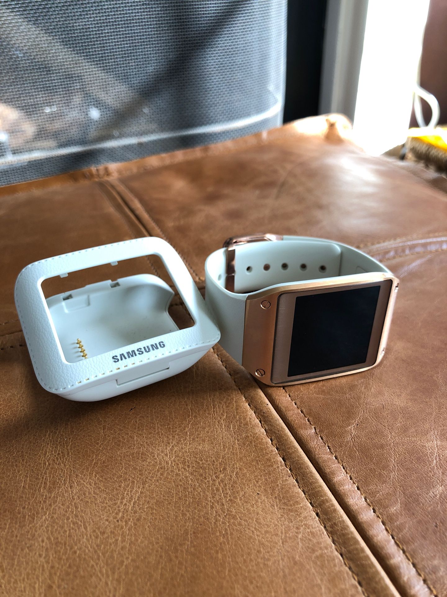 Samsung Galaxy Gear SM-V700 Smart Watch - Rose Gold/White