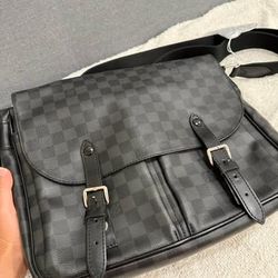 LV crossbody bag Christopher Messenger bag in Damier Graphite canvas