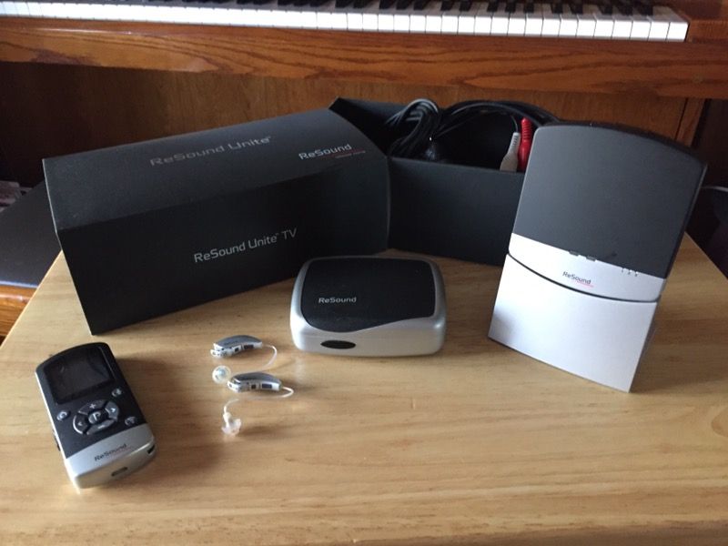 Resound Hearing Aid Vea 0297 Wireless with Remote and Accessories Slightly Used