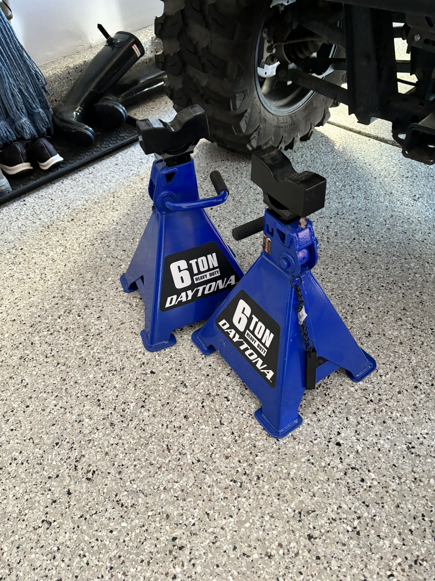 6 Ton Jacks 