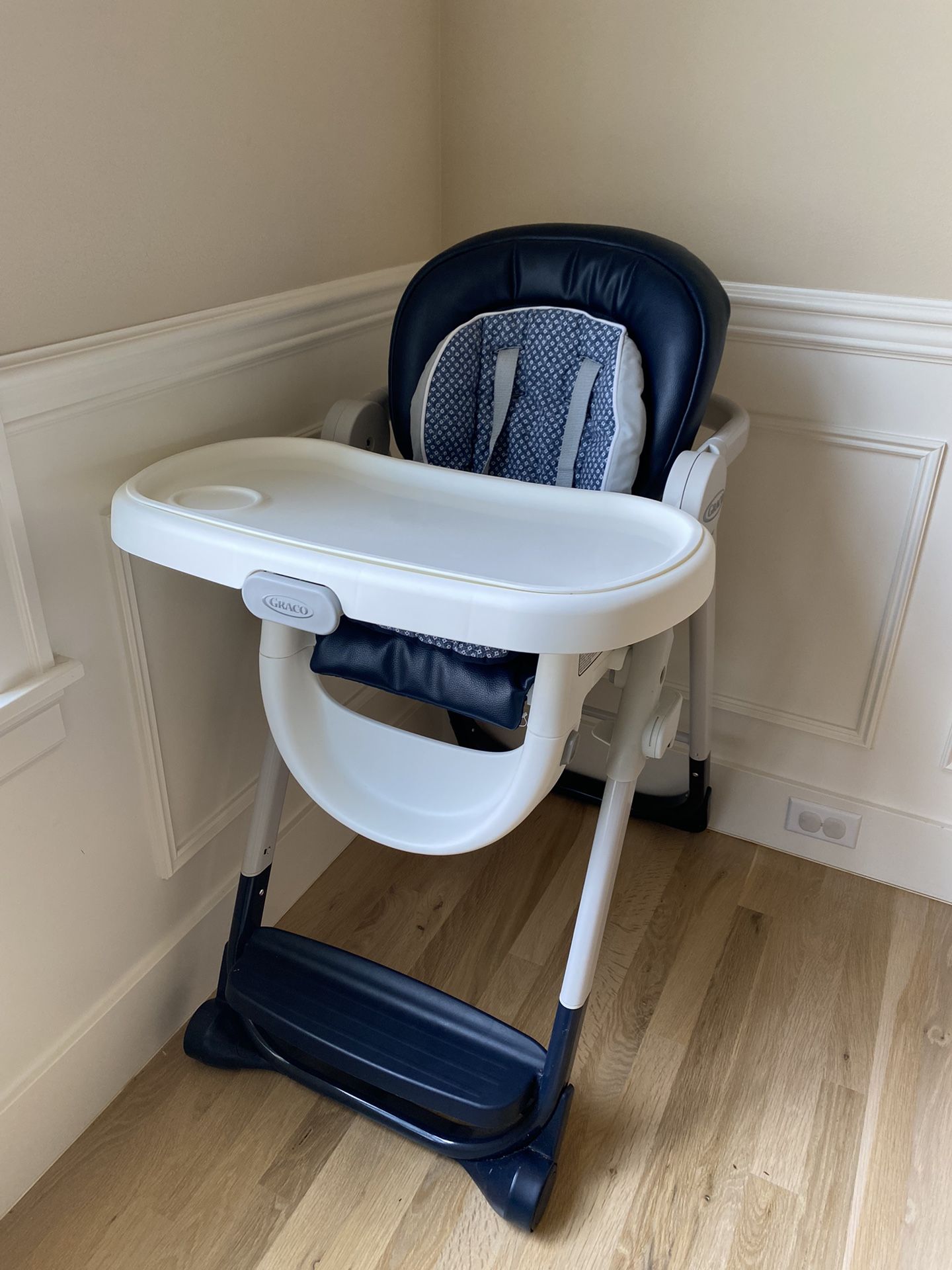 Graco EveryStep 7 in 1 High Chair Converts to Step Stool for Kids