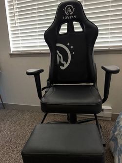 Joyfly gaming chair. Almost new.
