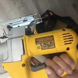 Dewalt saw