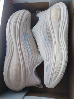 Nike Vomero Plus "Guava Ice