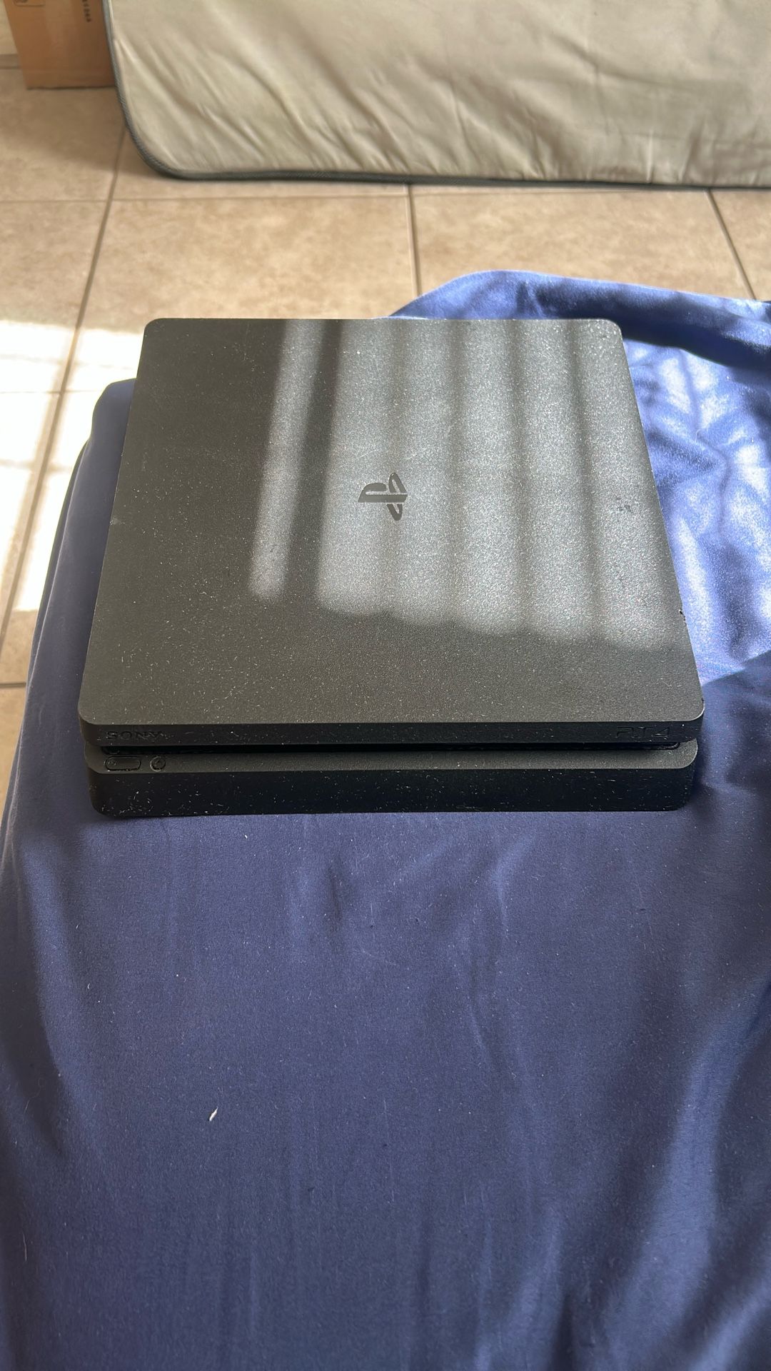 PS4 Slim