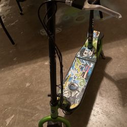 Electric Scooter With Removable Seat