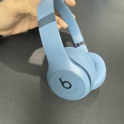Beats Solo 4 Headphones 