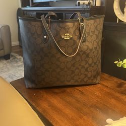 Authentic Coach Tote with Pouch
