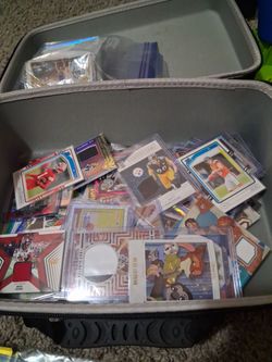 Mixed bix of sports cards