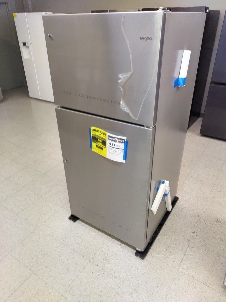 WHIRLPOOL TOP MOUNT REFRIGERATOR 18 CB FT ITEM for Sale in San Antonio