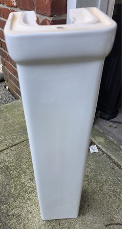 Pedestal Sink Leg