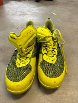 Tennis shoes