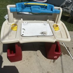 Kids desk