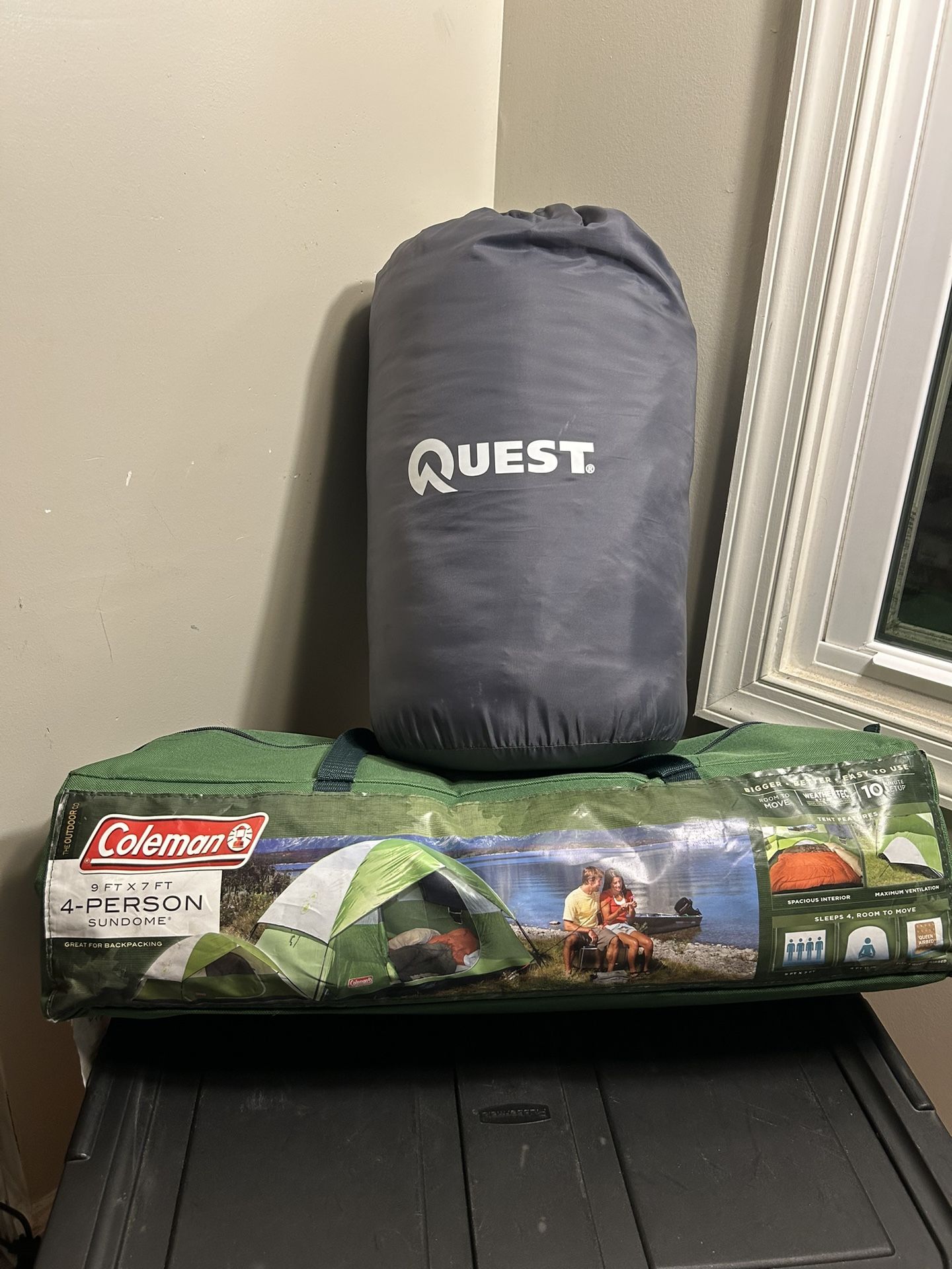 PRE-OWNED COLEMON 4 PERSONS TENT ⛺️ & SLEEPING BAG