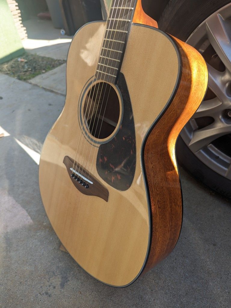 Yamaha Acoustic Guitar
