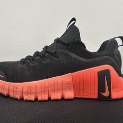 NIKE AIR ZOOM FREE METCON 6 BLACK AND CORAL-RED ATHLETIC SHOES SIZE: 9.5 MENS.