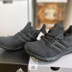 **BRAND NEW** Ultraboost 4.0 DNA Women Size 6W