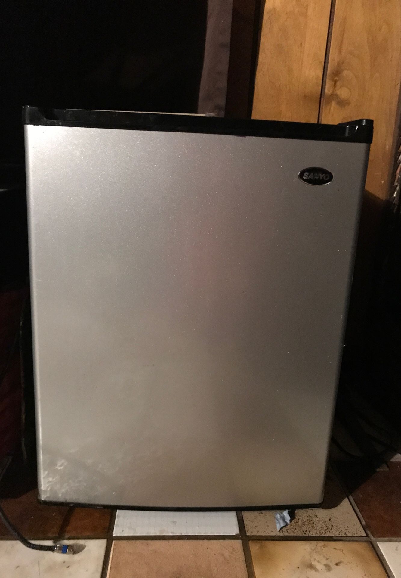 Mini refrigerator