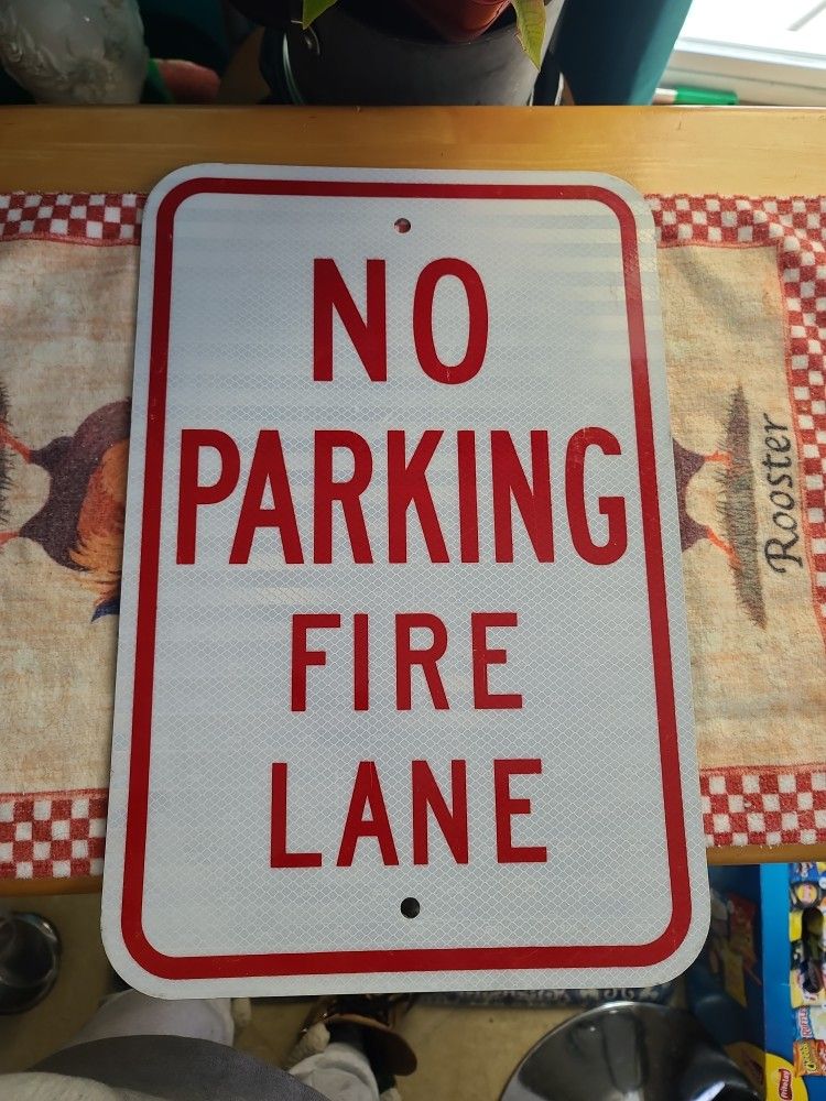NO PARKING FIRE LANE