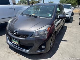 2012 Toyota Yaris 5-Door SE
