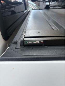 Retrax tonneau cover 3rd gen Tacoma 5ft bed