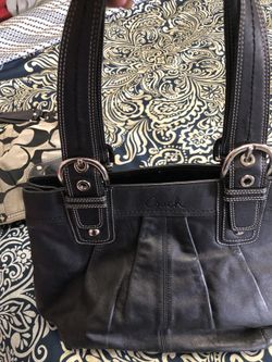 Black authentic coach bag $15 zipper broken