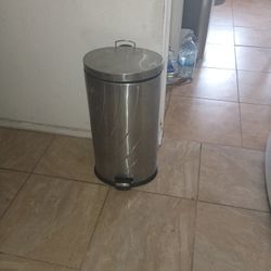 Trash Can 