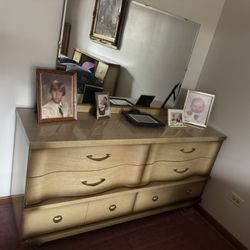 Vintage Full bedroom set with Dressers