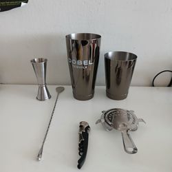 First come first pick up!
Bartender Kit for Only 20 dollars (all cost 80 dollars).
Included Amazing shaker - jigger - strainer and bar spoon and a pro