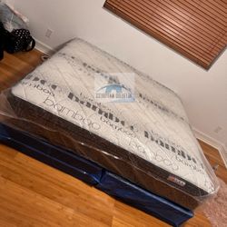 King mattress pillow top and box spring set (2pc - brand new) 