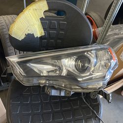 2021 Toyota 4 Runner SR5 Headlight