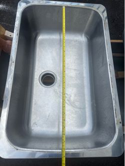2 sinks