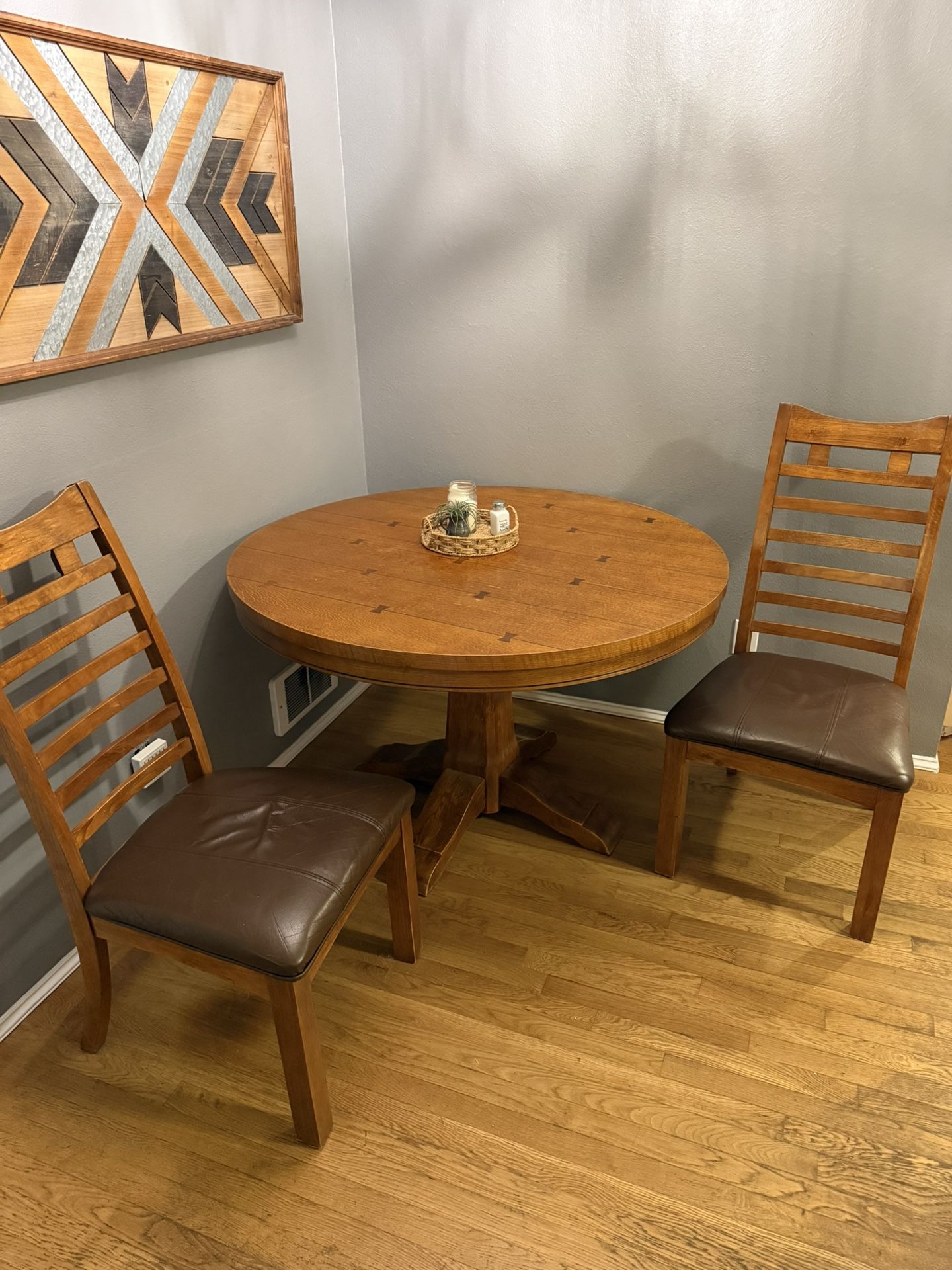 Free Table With 4 Chairs 