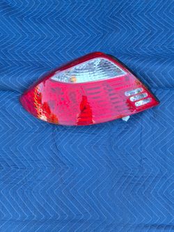 Kia Rio 2000 driver tail light