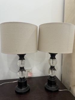 2 / Lámparas de mesa de noche