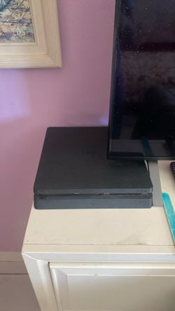 PS4 Slim 