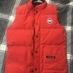 Red Canada Goose Vest Size Medium 