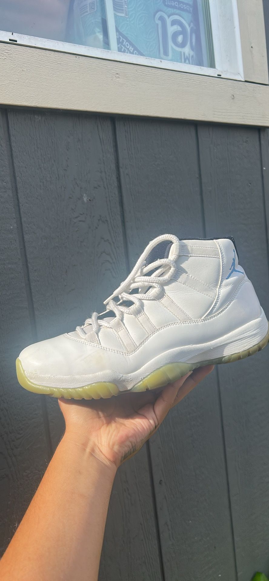 Jordan legend blue 11s