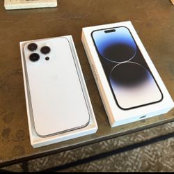 White IPhone 14 Pro